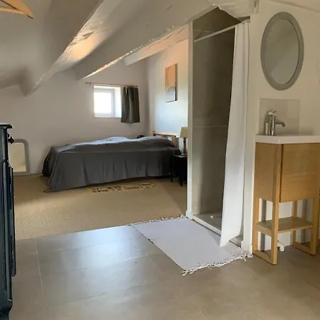 Maison Ardechoise Avec Panorama Nyaraló Sampzon